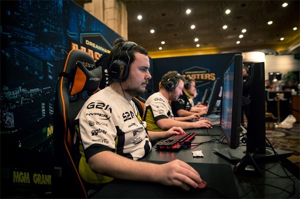 露了多特中 露了多特中